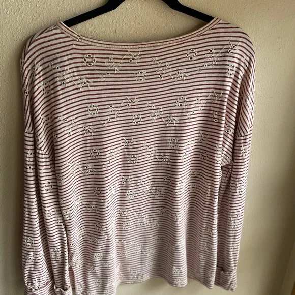 Lucky Brand Striped Red and White Cuffed Sleeve Tunic/ top. Eyelet Pattern. L - Picture 11 of 13